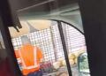 Ambulanță oprită pentru cumpărături, în timpul transportului unor pacienți. Controlul DSU a scos la iveală nereguli grave la Bacău