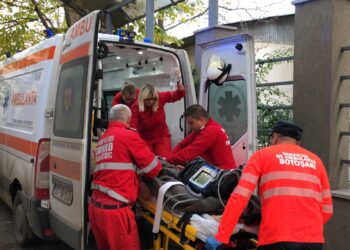 Bărbat în stare gravă la spital