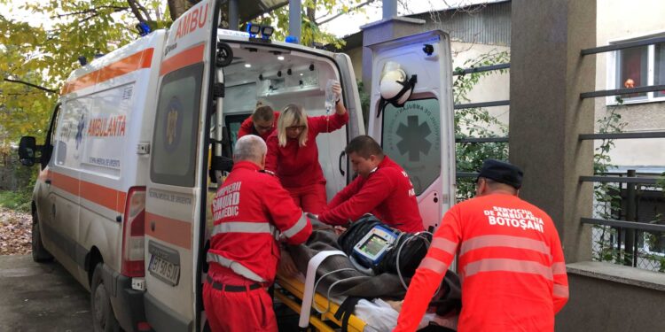 Bărbat în stare gravă la spital