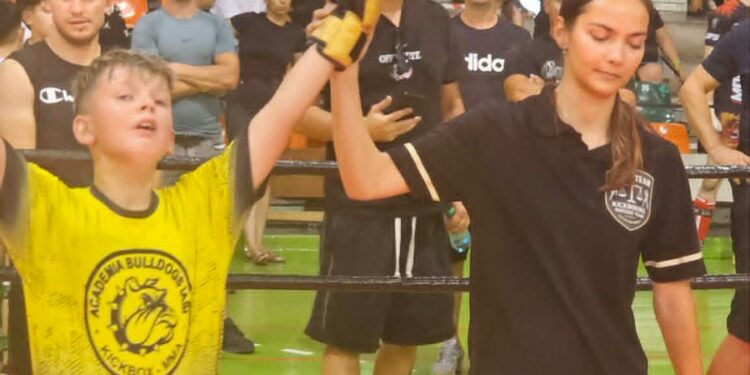 Talent la doar 9 ani! Edy a intrat în sala de kickboxing în urmă cu mai puțin de un an și deja are 6 meciuri, medalii și cupe