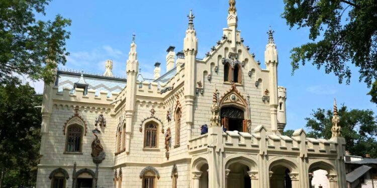 Castelul Sturdza de la Miclăușeni scapă de schele după doi ani și jumătate de restaurare. Monumentul își redeschide porțile în septembrie