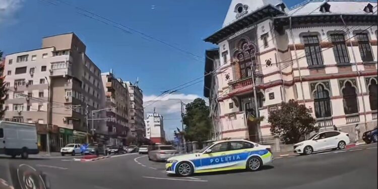Anchetă internă la IPJ Gorj după apariția unei filmări cu un echipaj de poliție. Șoferul susține că a fost sancționat abuziv