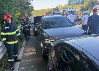 Bacău | Accident rutier cu șase autoturisme implicate, în comuna Măgura