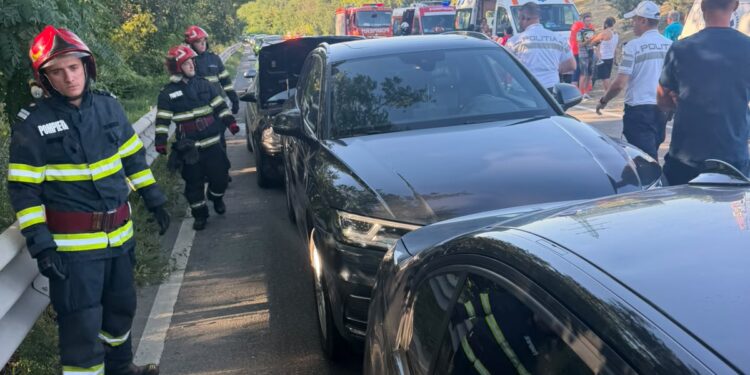 Bacău | Accident rutier cu șase autoturisme implicate, în comuna Măgura