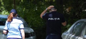 Scandal între fosta și actuala concubină a unui bărbat. Un polițist a fost lovit în cap, iar doi bărbați au fost reținuți