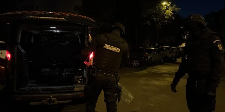Șase tineri, arestați preventiv după ce ar fi bătut un tânăr în Capăt CUG