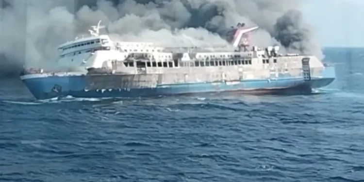 Incendiu devastator la bordul unui feribot: cinci morți și zeci de persoane dispărute