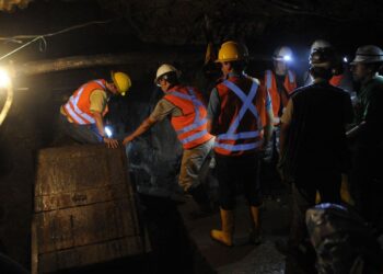 Opt cadavre dezmembrate și decapitate, descoperite într-o mină ilegală