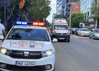 O femeie de 26 de ani a amenințat că se aruncă de la înălțime, în Iași. Autoritățile au reușit să o convingă să renunțe la gest