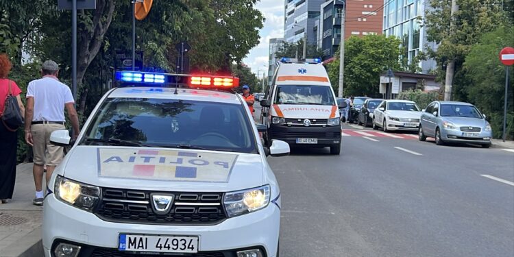 O femeie de 26 de ani a amenințat că se aruncă de la înălțime, în Iași. Autoritățile au reușit să o convingă să renunțe la gest