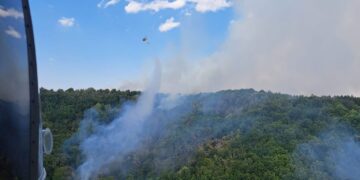 România continuă misiunea în Serbia: Black Hawk 277 a lansat 110 tone de apă în trei zile