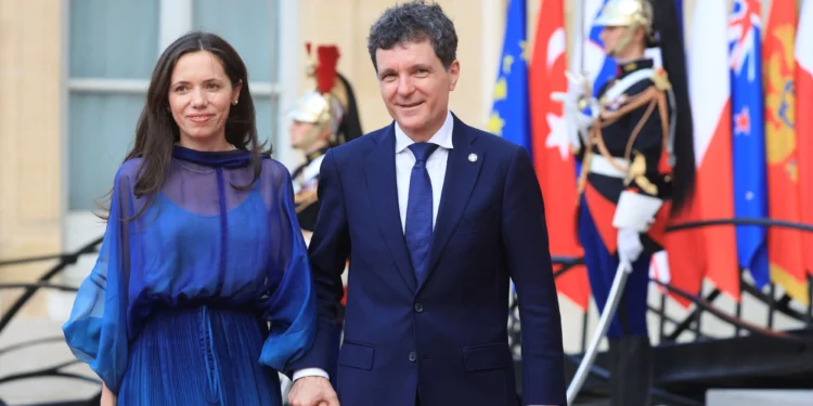 Nicușor Dan a făcut publică declarația de avere a partenerei sale