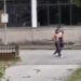 Percheziții la Buhuși după atacul cu pietre asupra sediului Poliției. Patru tineri sunt vizați de anchetă