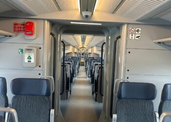 Primele cinci trenuri electrice regionale PESA au fost predate CFR Călători. Vor intra în circulație de joi