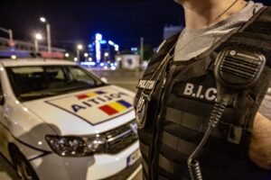 Patru bărbați, arestați preventiv pentru 30 de zile la Iași. Ar fi furat un lanț de aur după ce au intrat în locuință sub pretextul unor reparații la balcon