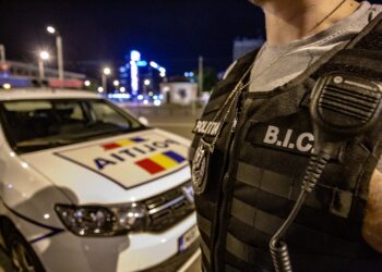 Bătrână de 84 de ani, atacată în plină zi în cartierul Mircea cel Bătrân. Hoțul i-a smuls lanțul de la gât chiar în scara blocului