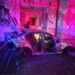 Două mașini s-au ciocnit violent în Piatra-Neamț. Una a ajuns în scara unui bloc