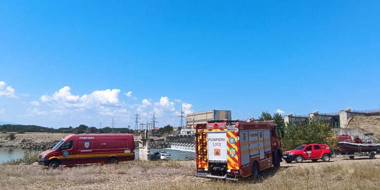 Doi tineri dispăruți în zona barajului Călimănești au fost găsiți fără viață în râul Siret