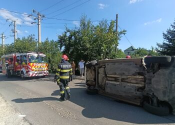Accident cu cinci victime în Horpaz: un copil de 13 ani ar fi ieșit cu mașina din curte fără să se asigure