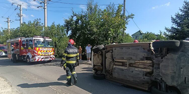 Accident cu cinci victime în Horpaz: un copil de 13 ani ar fi ieșit cu mașina din curte fără să se asigure