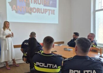 Polițiștii și medicii din Hârlău, instruiți de DGA în lupta împotriva corupției. Ce riscuri au fost discutate