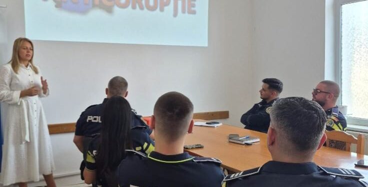 Polițiștii și medicii din Hârlău, instruiți de DGA în lupta împotriva corupției. Ce riscuri au fost discutate
