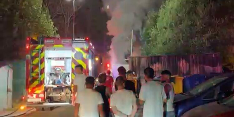Incendiu violent în Iași: 7 garaje, cuprinse de flăcări pe strada Zugravi