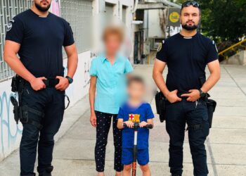 Clipe de panică pentru o bunică, pe străzile Iașului. Nepotul de 6 ani, găsit de jandarmi la câteva sute de metri distanță