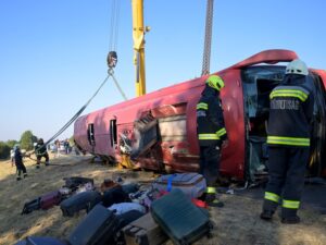 Tragedie cumplită în Ungaria: 12 pelerini au murit după ce autocarul în care se întorceau acasă s-a răsturnat