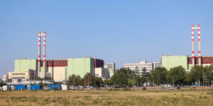 Centrala nucleară de la Paks, oprită complet din cauza nivelului record de scăzut al Dunării. Ungaria se confruntă cu o situație fără precedent