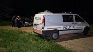 „Strigoii” au băgat spaima într-un sat din Buzău. Oamenii nu mai dorm de două nopți: „Se sperie și câinii”