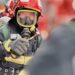 Alertă la Deleni! Incendiu de vegetație uscată în zona Cimitirului Vechi. Pompierii încearcă să oprească extinderea flăcărilor