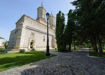 Curtea Mănăstirii „Sfinții Trei Ierarhi” din Iași va fi reamenajată. Investiția depășește o jumătate de milion de lei