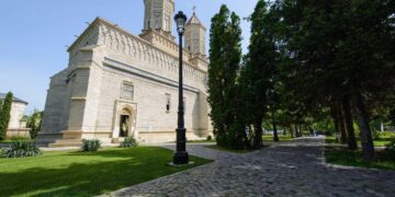 Curtea Mănăstirii „Sfinții Trei Ierarhi” din Iași va fi reamenajată. Investiția depășește o jumătate de milion de lei