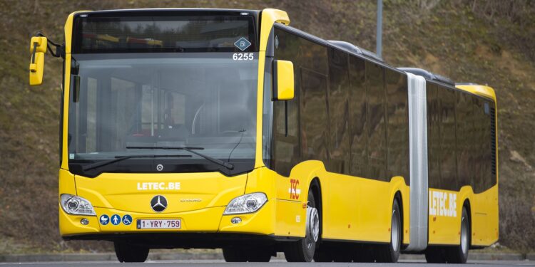 autobuz Mercedes