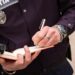 Jaf ca în filme: falși polițiști antidrog au oprit o mașină în trafic și au furat 90.000 de lire sterline
