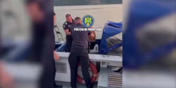 Un sârb a fost salvat de polițiștii de frontieră după ce a adormit pe un colac și a plutit în derivă pe Dunăre
