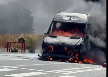 Incendiu microbuz Racaciuni