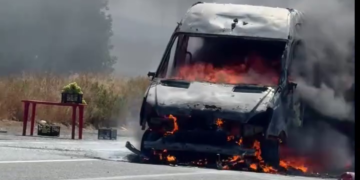 Incendiu microbuz Racaciuni