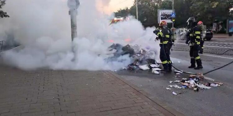 Incendiu la o autospecială de colectare a gunoiului
