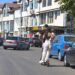 Doi adulți și un copil, înghesuiți pe aceeași trotinetă electrică. Plimbarea în familie s-a încheiat cu o amendă