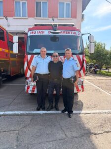 Doi pompieri de la Detașamentul 2 Iași își încheie cariera după mai bine de 20 de ani. Mesajul colegului lor: „Am onoarea să vă salut!”
