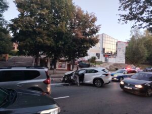 Accident rutier în Târgu Frumos. Autocar și autoturism implicate, o persoană a ajuns la spital