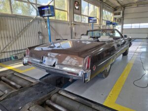 Cadillac Eldorado cabriolet din 1973, apariție spectaculoasă la RAR Iași. „Iahtul de uscat” are un motor V8 de 8,2 litri