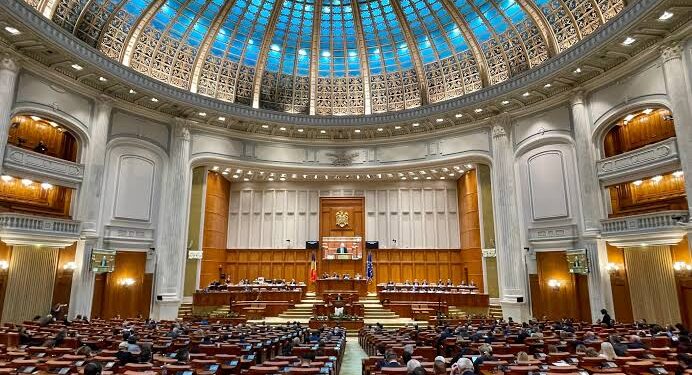 Contractele part-time ar putea fi taxate doar pentru venitul efectiv. Proiectul ajunge la votul final în Camera Deputaților