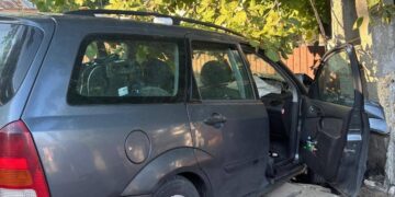 Vrancea | Accident rutier la Țifești: mașină intrată într-un stâlp, două persoane au ajuns la spital