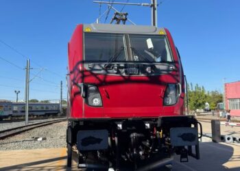 Două locomotive electrice Alstom Traxx Passenger au trecut recepția preliminară. România va primi 16 locomotive noi de 160 km/h