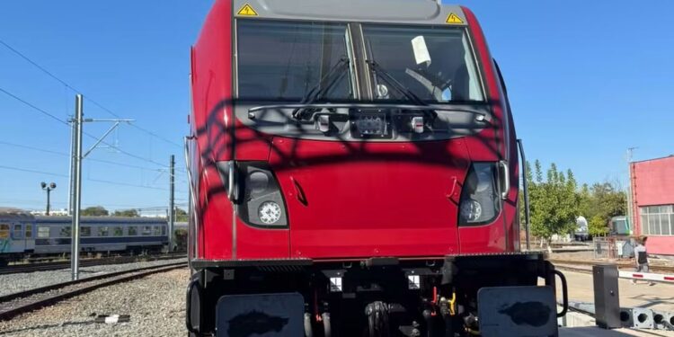 Două locomotive electrice Alstom Traxx Passenger au trecut recepția preliminară. România va primi 16 locomotive noi de 160 km/h