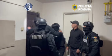 Percheziții trafic de droguri