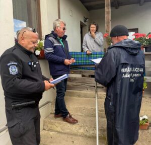 Controale din poartă în poartă la Suceava: proprietarii de câini au 30 de zile să intre în legalitate. Ce amenzi riscă